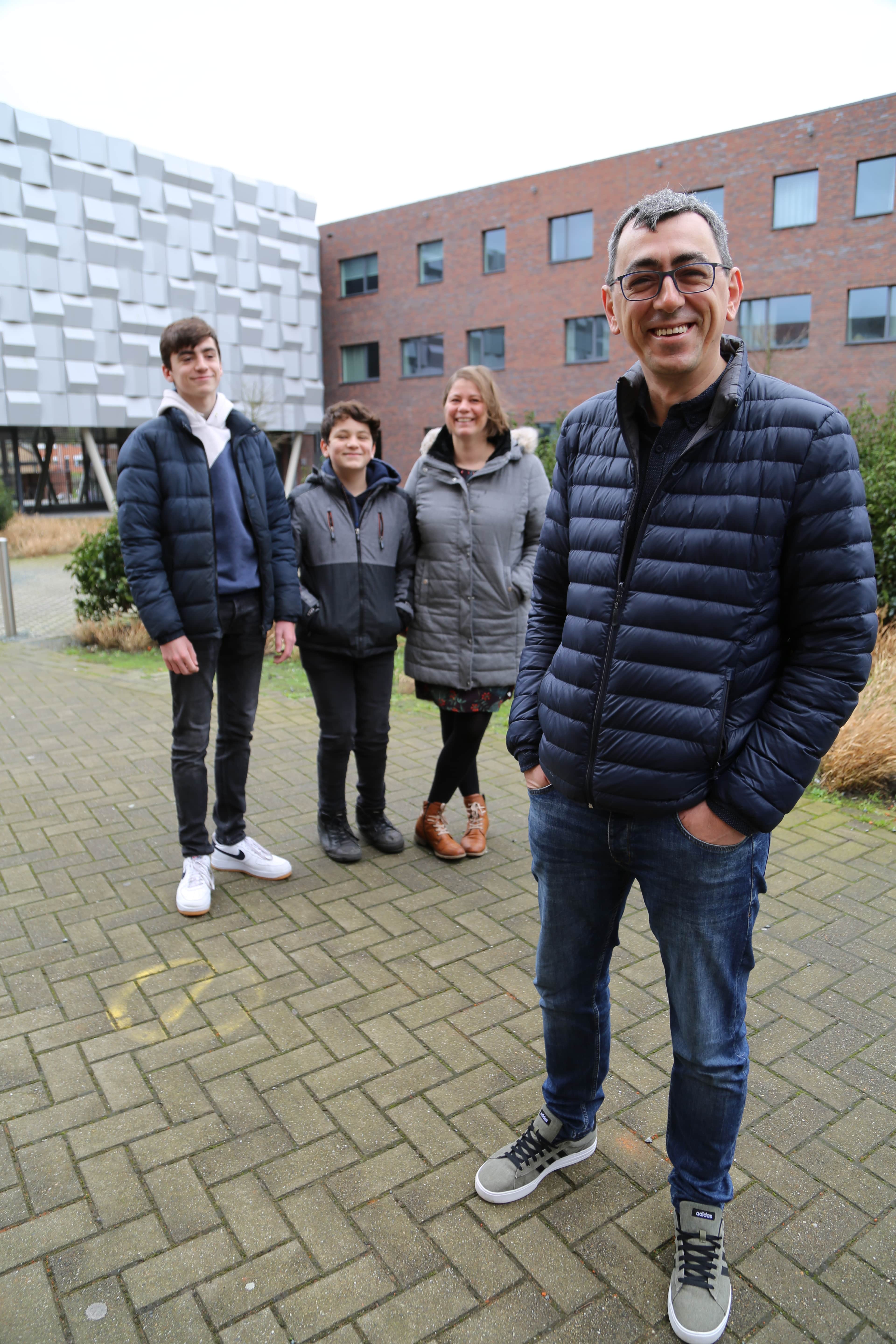 Oud-leerling Jasper en familie