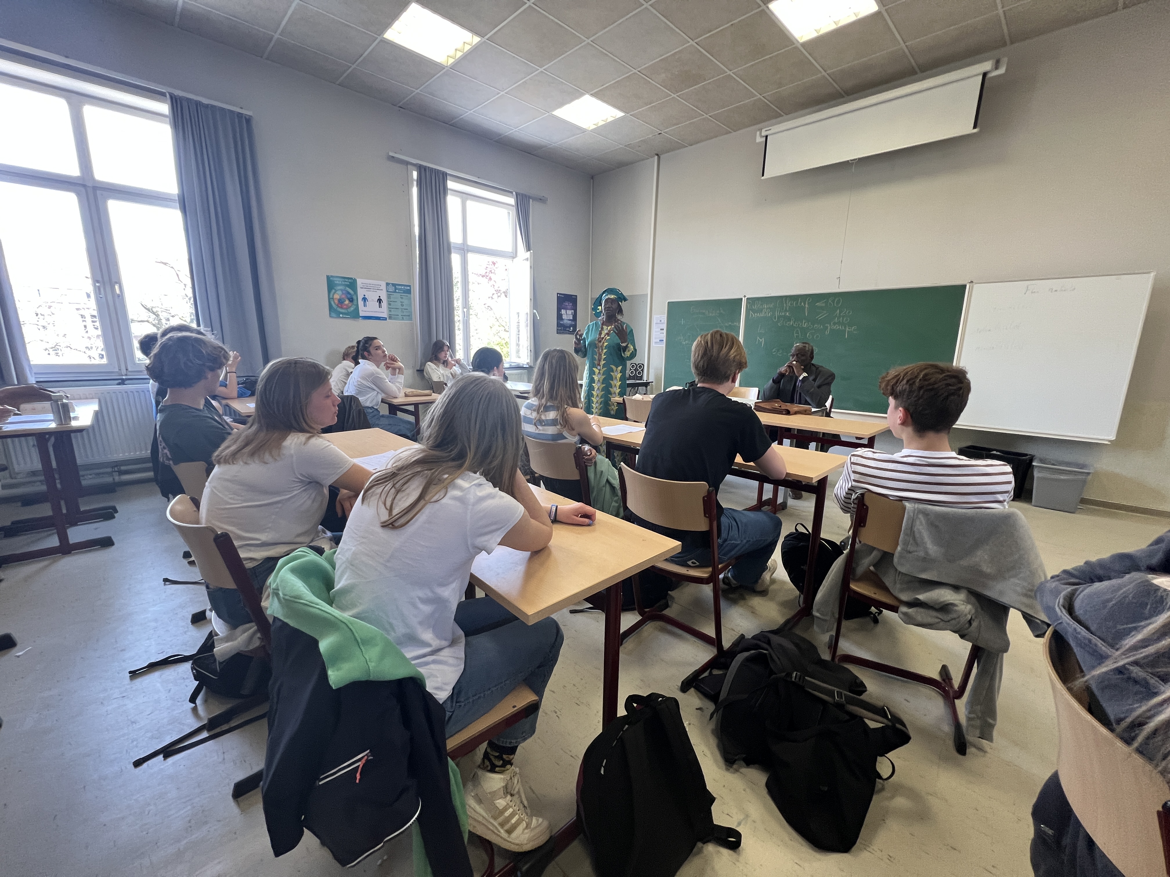 mr and mdm sene op bezoek collegium 6